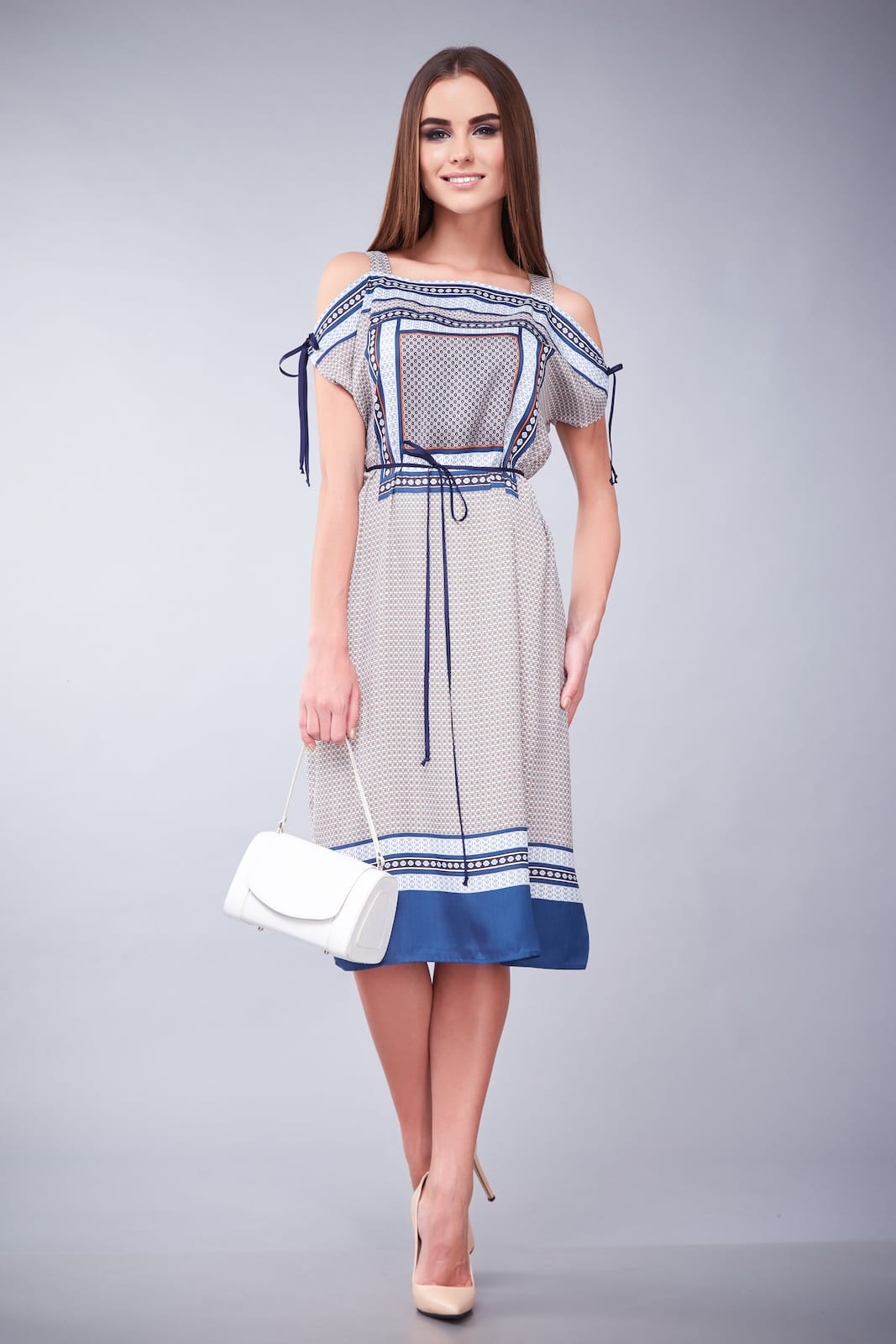 Vestito Estivo con Dettagli Blu