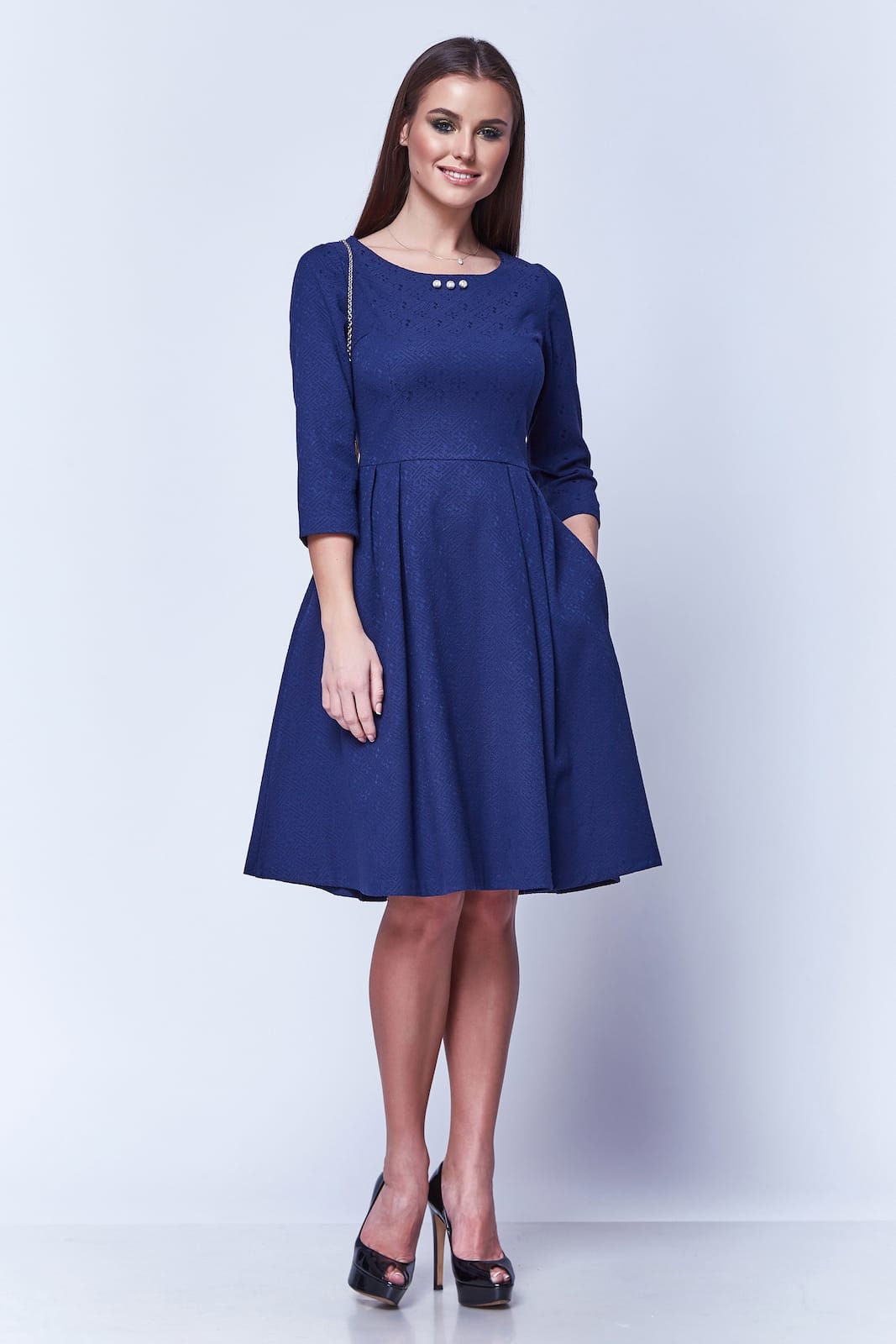 Vestito con Ricami Quadrati