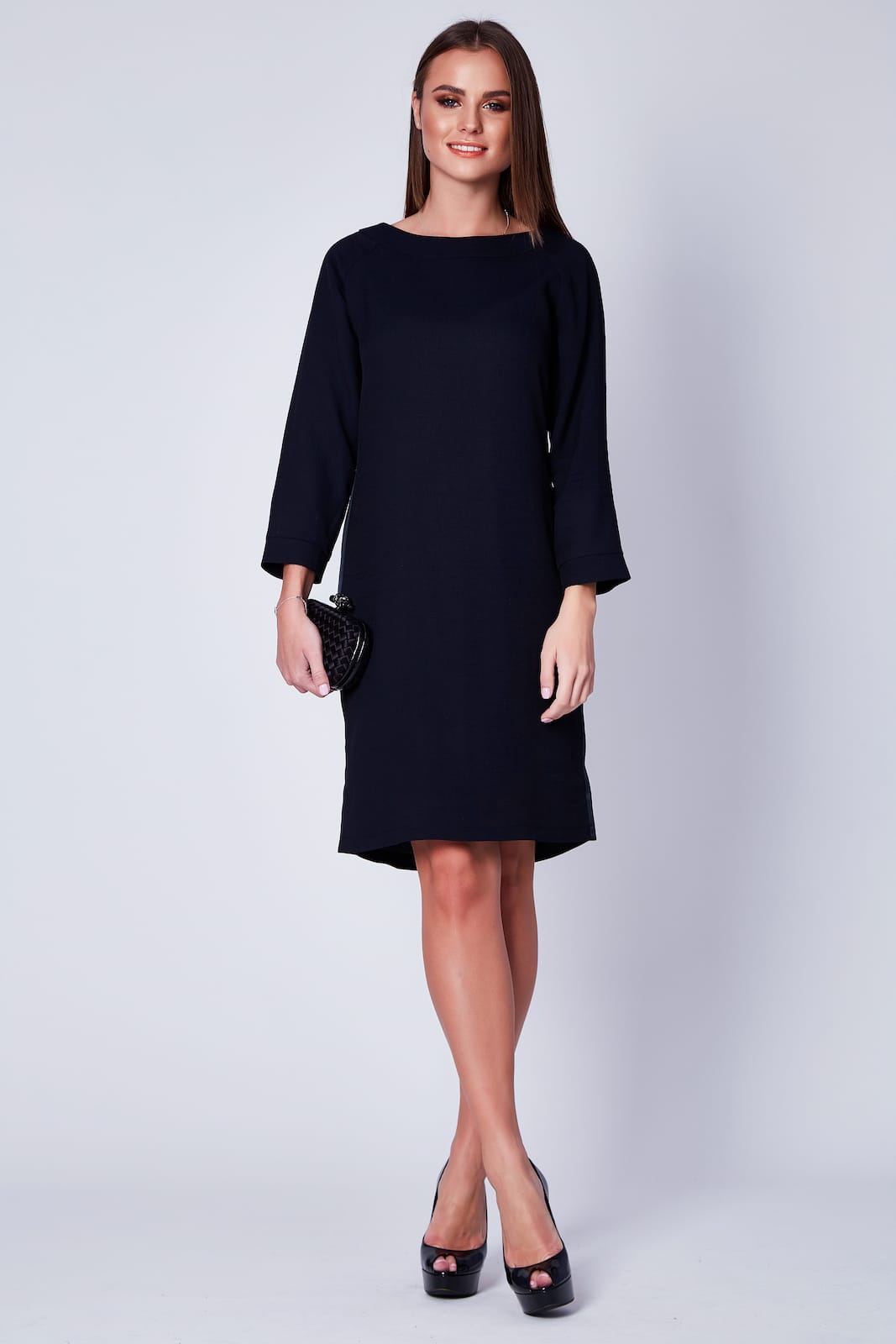 Vestito con gonna corta e maniche lunghe