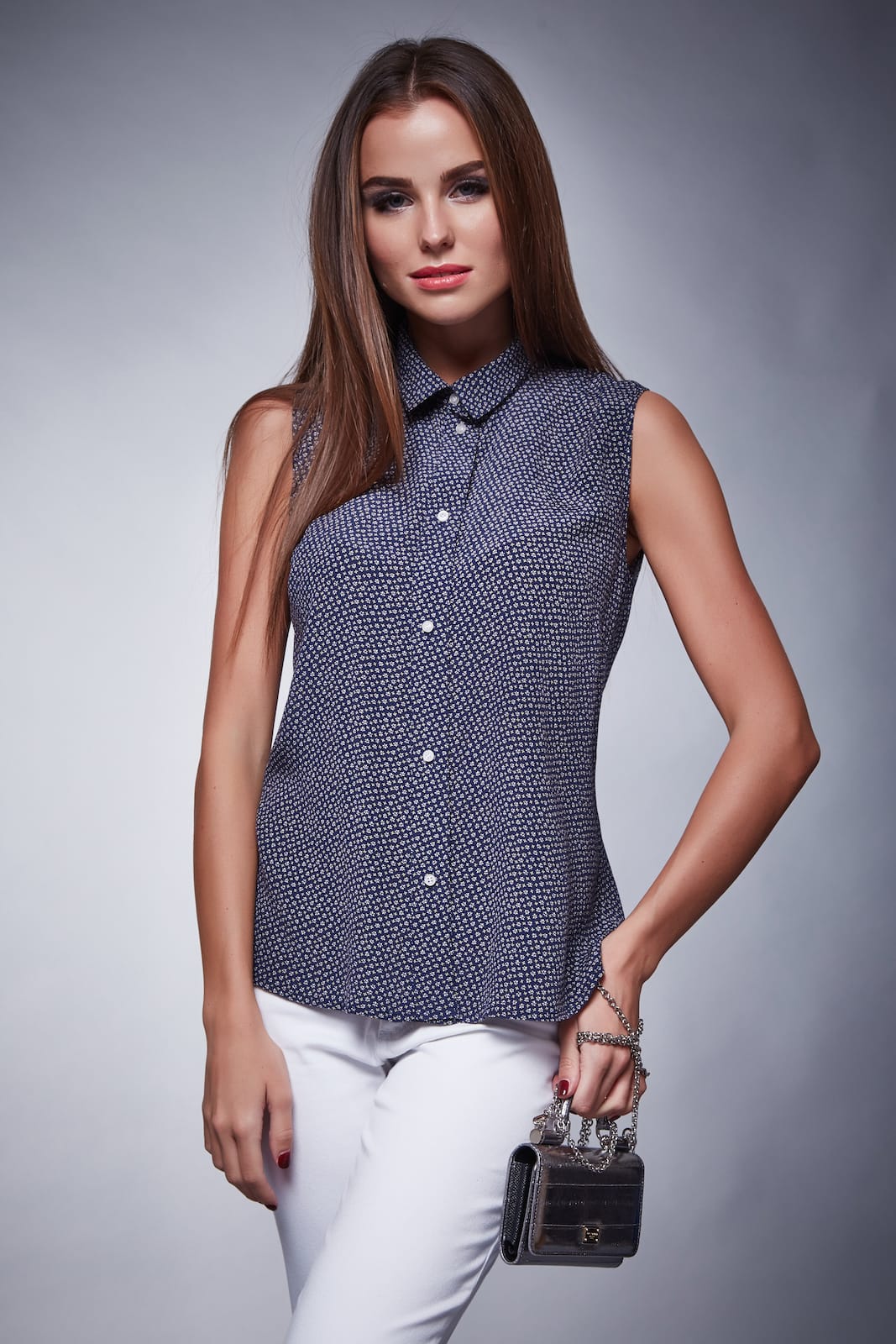 Camicia smanicata con piccole stelle all-over
